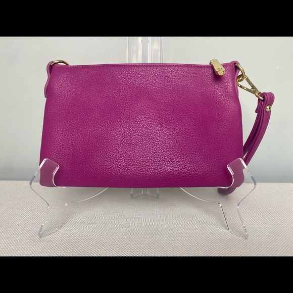 Fun Fuchsia Pink clutch or wristlet, gold hardware - Picture 5 of 10